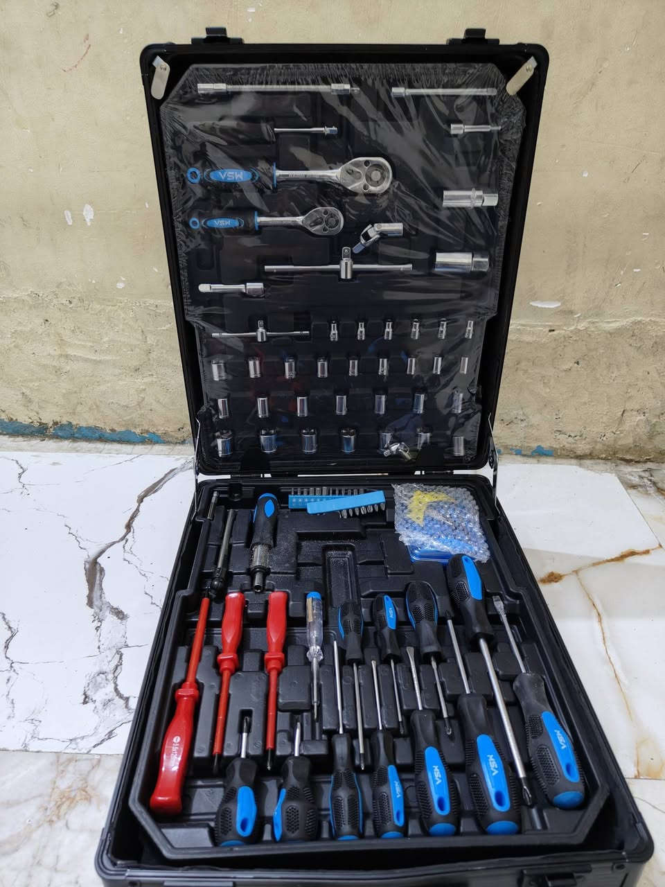 جنطه كامله مال عده جديده 4طبقات طلعت بل امزون. سعره 90 وبيه مجال***********

