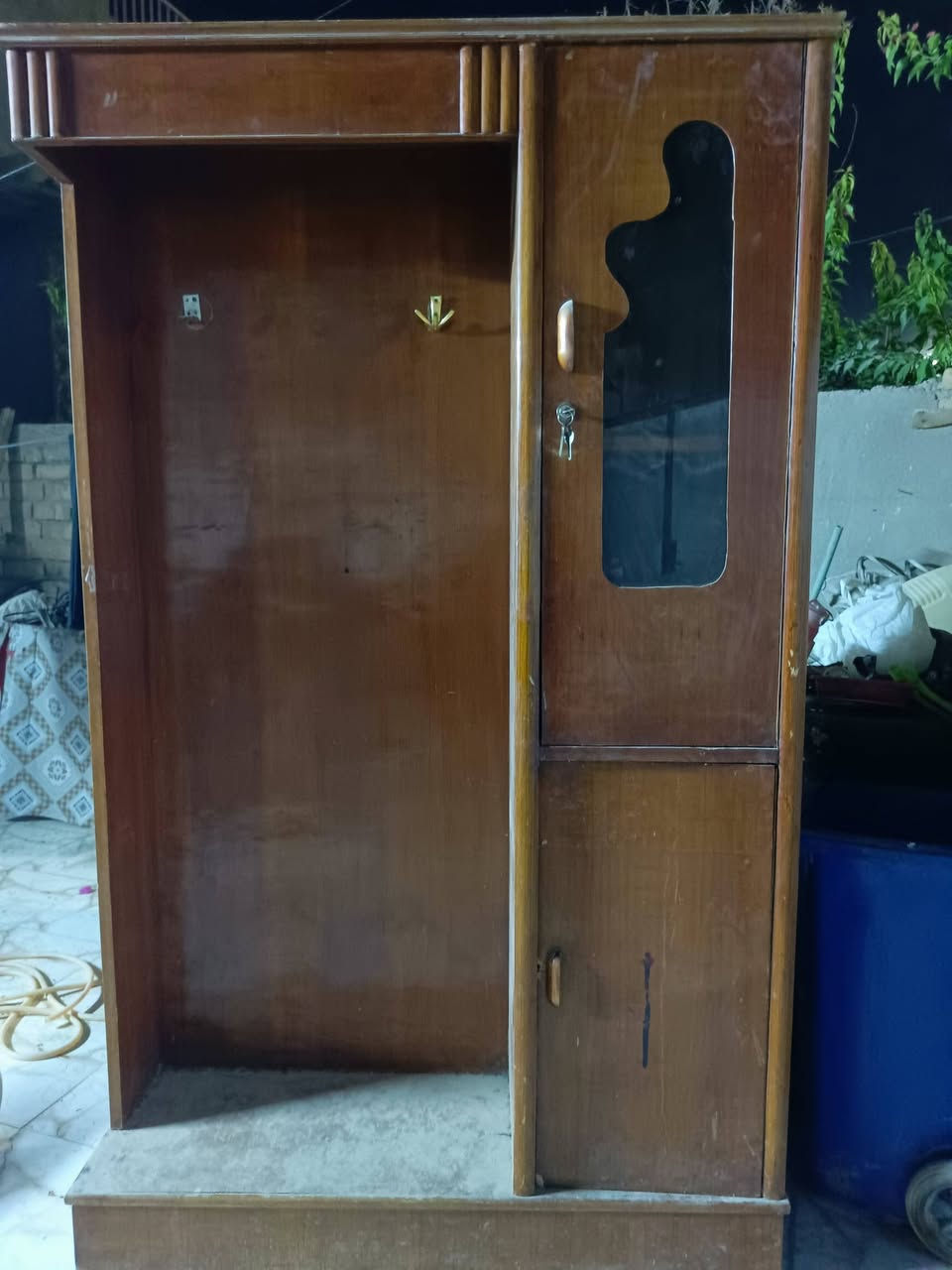 للبيع سعرهن 75 و بيهن مجال
***********
