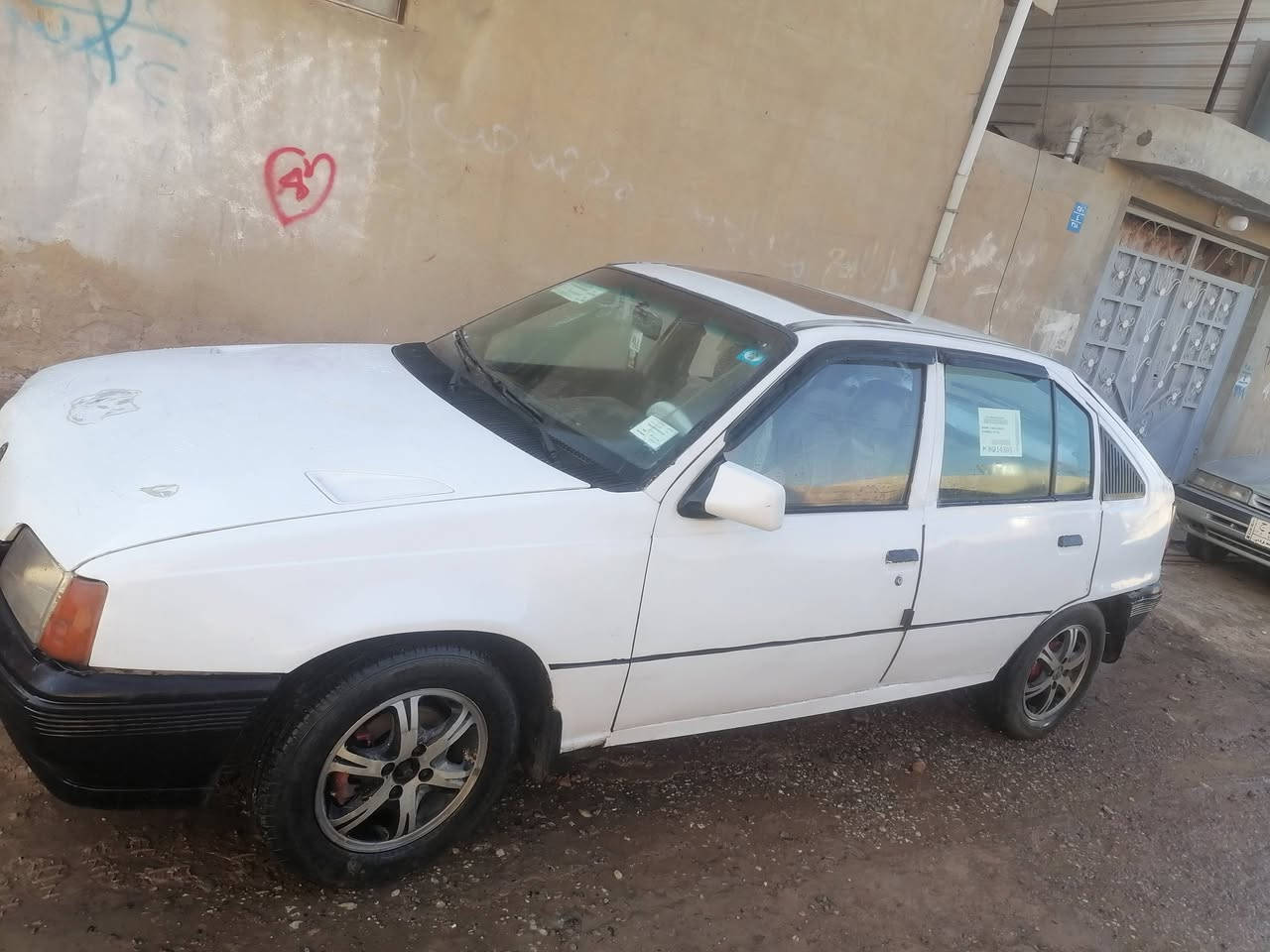 كاديت موديل 91 حجم 18رقم مسطره جديد كابون بانزين بيها محرك كير شرط طخم زين تواير جدد ويل كب وايرمنيه شغاله تدفه مسجل سلايت جاهزه السعر 25 العنوان حي التنك شارع 20 الرقم *********** وترهم مراوس حسب القناعه انطي فرق اخذ فرق
