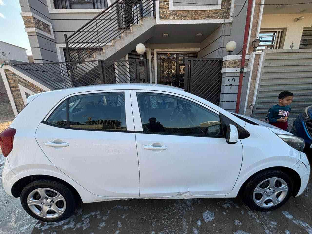 السسلام عليكم

كيا بيكانتو للبيع (( خليجي ))

موديل 2019 (( رقم اربيل )) 
تريد تحويل تريد وكالة مضمون 
ب اسم شركة رشيد معروفة كلش

السيارة بيه صبغ ب الجاملغ الخلفي
يم قبغ البانزين ومنزل صوره بيهة
وانطخت عندي هنا الله يجفيكم الشر
ب الباب الامامي السكن والدوسة
عفته مثل ماهيه ماصلحته لعبت نفسي

محرك 4 سلندر الجبير المرغوب ب السوك
مواصفاته عاديه بلوتوث تحكمات سستيرن

السيارة مداريه الحمدلله وكلشي بيه ع الشركة

مكانها بغداد الدوره او الكرادة

عارضها ب95 وبيه مجااال بسسيط

*********** بي واتساب همين بغداد, العراق
