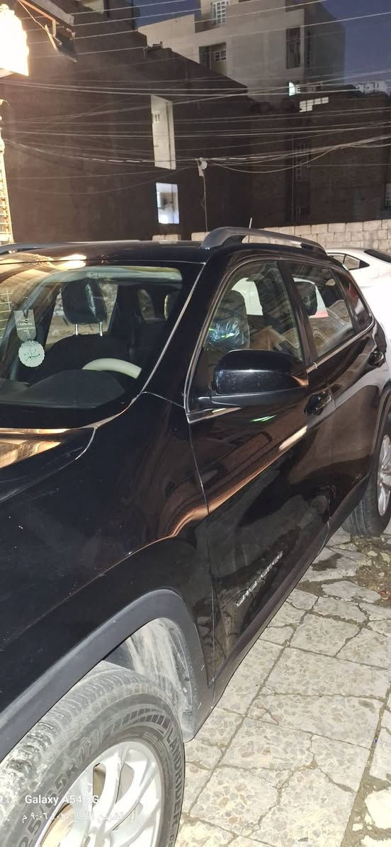 السلام عليكم جيب بزون لاتيدو موديل 19 محرك 2400 محرك كير تبريد مكفول حادثها بل صندوق م ضح بل صور اشويه يرادلها حدادا السعر ١٢٥ او بيها مجال هاتف ***********
