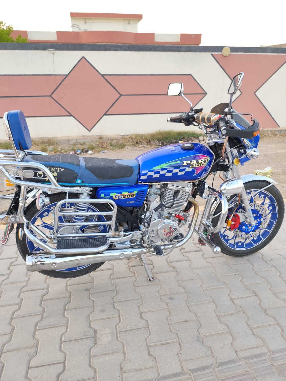 السلام عليكم دراجة بارت سورية 25 مكفولة كفالة عامه ماشيه 7000السعر925 بيها مجال  الشراي يتصل على الرقم ***********المكان مكيشيفه
