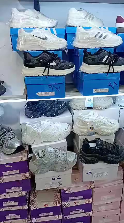 محل للبيع ✋
محل احذية وشحاطات متنوعة رجالية وشبابية وولادية ونسائية كلها اصلية وماركات عالمية وتعال وشوف بعينك ،،
سبب البيع عدم التفرغ وليس لدي احد يعينني عليه لأنه بحاجة لمروج ويكون شاطر بعمل البث المباشر ولست قادر على ذالك المحل كبير ومتعوب عليه من ناحية الديكور والترتيب وشوف بعينك وكذالك تعال بشخصك وشوف 
المحل ايجارة 250 الف مع خط مولد ومكان المحل تجاري ومستقبله زاهر وجايك العيد اذا شاطر اطلع فلوس فلوسة 
للتفاصيل اكثر اتصل عل الرقم 
***********
