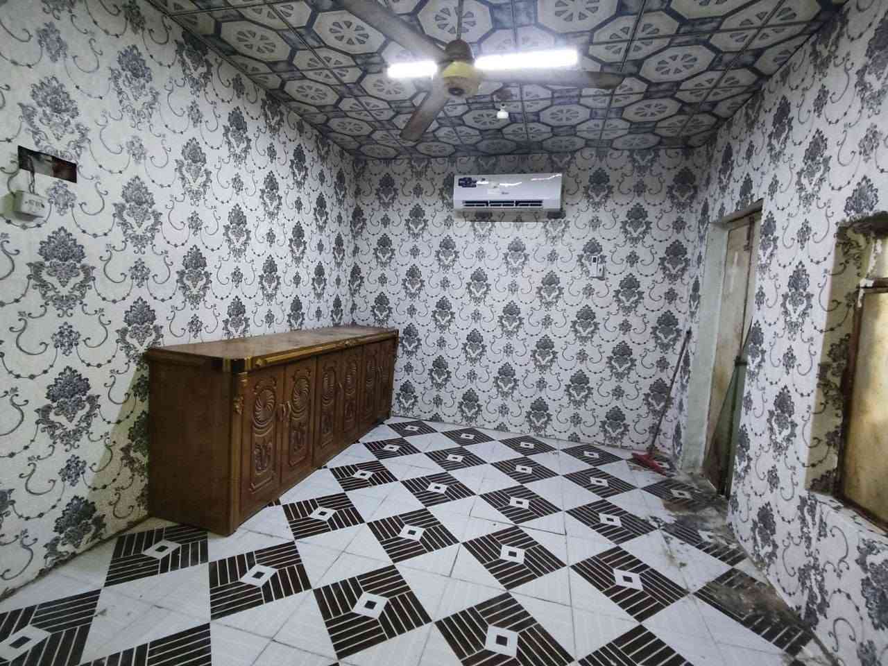 السلام عليكم
بيت للبيع طابو صرف موقعه حي العسكري شارع المستوصف موقعه مرتب ركن شارع تبليط و ارصفه يرهم مجمعات 
مساحه 230 بيه دوانيه و غرفتين و صاله و مطبخ حمام داخلي و خارجي سعره مناسب جدا موجود خاص و اتصال و واتساب 
***********
