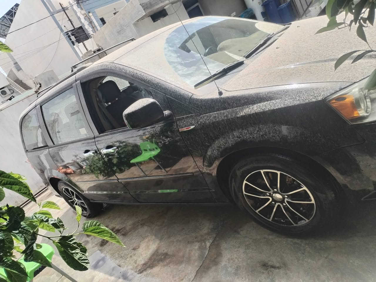 السلام عليكم ورحمة الله وبركاته
من رخصة الأدمن 

دوج كرفان كراند Sxt
بأسمي 
كلين
أجره
السعر /145 وبي مجال
***********
كركوك
