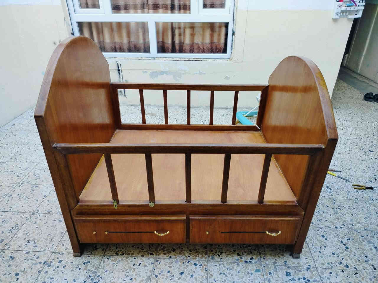 تخت مال طفل خشب عراقي سعر 55 عنوان كراج شمال هاي رقم الواتساب ***********
