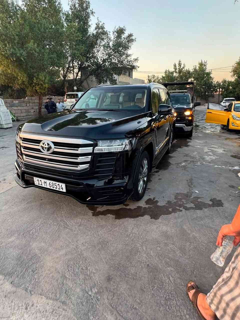 سلام عليكم لاند كروز اسود ٢٠٢٤ ماشيه ٣٠kmسياره مغلفه BBfبيها بارد جاملغ الخلفي وره السيايق سياره *********** بغداد غير الجاملغ الخلفي بارد كفاله

