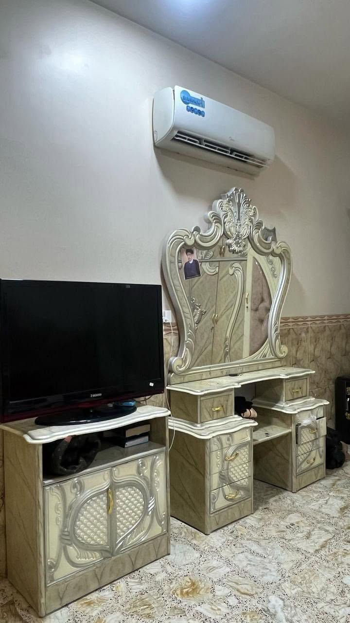 سلام عليكم
غرفة نوم عراقي نضيفة
مكان بغداد البلديات 
السعر 750

الهاتف ***********
