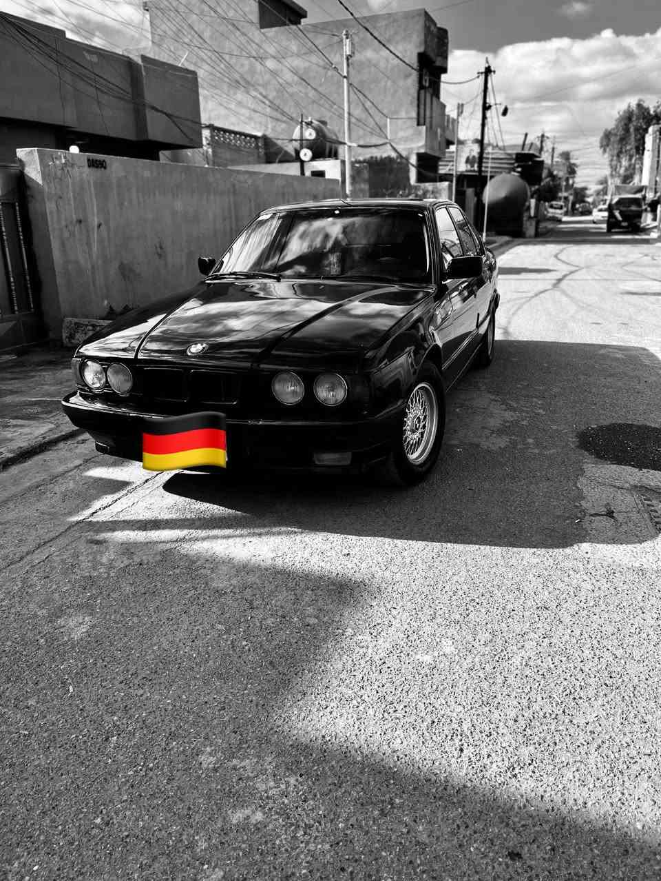 بي ام 525 اصل بليته وسنويه كير محرك مكفول وحداديه
تبريد مجمده ❄️
سياره معمره عام الجماليه كفاله تخم تاير  ويل خليه مكينه مسكر فانوص شرط تنسه صرف بانزين بجم عريض 
غرفه جديده مخمل جديد كشنات كهربائيه شاشه مسجل سستم كامل كأمره  موديل 1992 سنويه حد 2029 رقم بغداد أنكليزي تحويل مباشر سعر 67$ 
مكان سياره بغداد _الدوره 
الاتصال والاستفسار ***********
