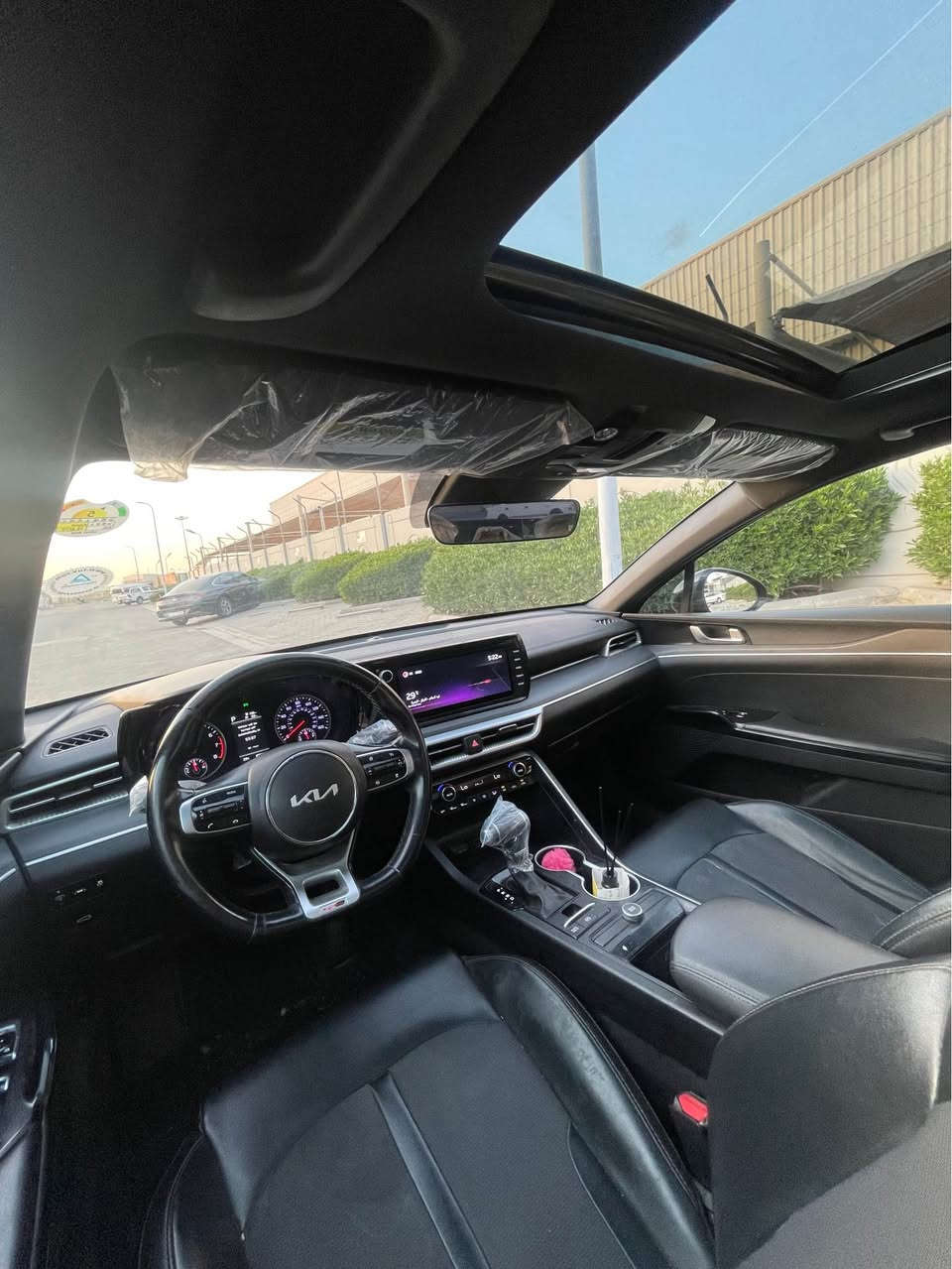 للبيع كيا K5 موديل 2022 لون كرزي جيتي لاين فول واعلى مواصفات رقم بصره معوقين ببل 28 تخلص معوق جاهز للوكاله وارد كندي حادثهه بنيد فقط بانوارما بصمه تغشيل عن بعد رادار امامي رادار خلفي قياده ذاتيه كشنات جلد عليهه شعار جيتي تبريد بلكشنات كرسي كهربائي شاشه دجتل طويله تتحكم بلسياره كلهه بك لايت لد كامل يشتغل وبعد بيهه هواي مواصفات السياره كلهه ع بلاد الشركه ماشيه 77 الف يعني 47 مايل جاهزه من كلشي ماتذب عليهه ولا ربع السعر 150وهاذا رقم راعي السياره *********** البصرة, العراق
