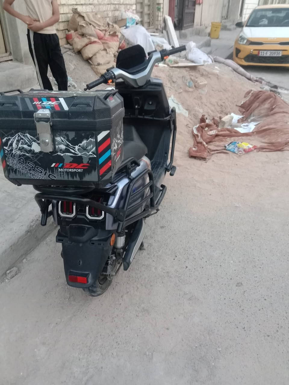 السلام عليكم.
دراجة شحن للبيع صارلها ٥ اشهر 
ام بي ثري 
مبت سرعة 
دبل إشارة لايت عالي وناصي زنون 
السعر 700
رقم الهاتف ***********@
