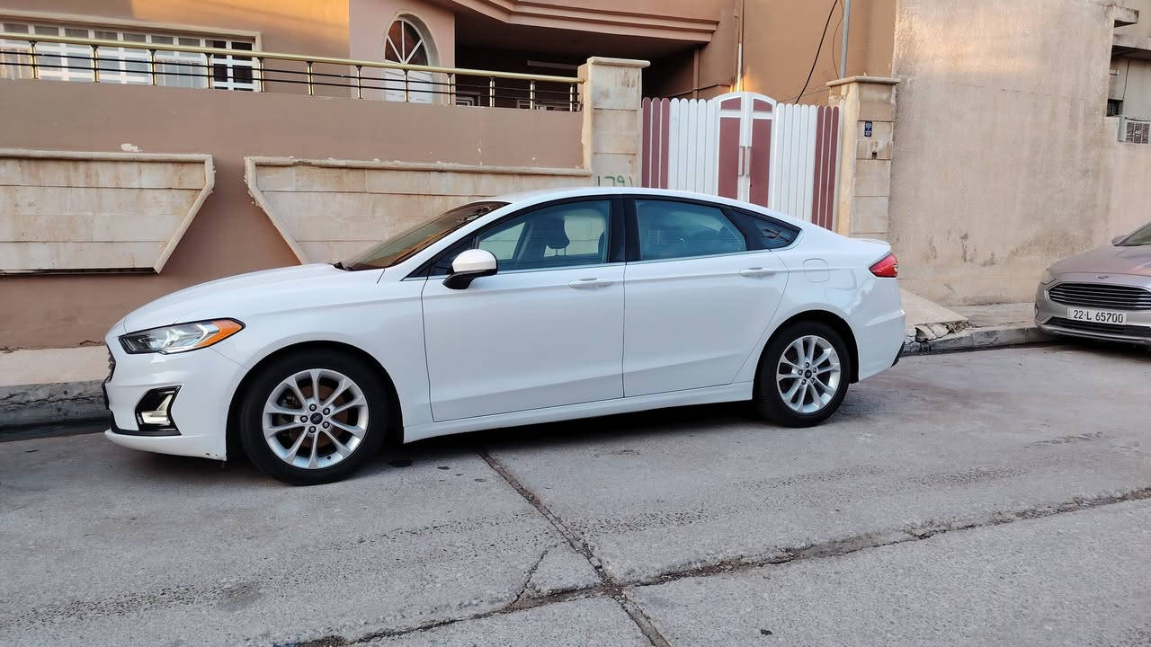 فورد فيوجن 2019  Se فول مواصفات
1500 سي سي توربو
اللون أبيض ثلجي ( لا صدفي ولا اوف وايت) 
تك اكسل المرغوب
لايتات زينون أصلي أبو الضمان
لايتات اوتو و ذكية 
بلوجكتر لد led
داخل أسود
رادار جانبي و خطوط الشارع 

٣ شاشات
شاشة sync 3.4 محدثة آخر اصدار مع برمجة ثيمات و تشغيل فيديوات Mp4
حساسات خلفية
كشن السايق و السكن كهرباء  ١٢ وضعية

مري تعتيم  
ويل 18 نظيف حيل
تبريد لمس  
ماشية 113 الف كيلو متر
كير محرك تبريد كلشي بشرط الفحص والسونار

ضررها بسيط جداً:  بيها صبغ شوية بالچنطة (بالصندوگ) و شبر  يم اللايت الخلفي (بدون دواخل بدون ايرباك). 

👈  سعرها 140 ورقة وبيها مجال  👉

***********
مكان السيارة موصل ـ الساحل الايسر

💥 ملاحظة: السيارة جديدة بمعنى الكلمة. 💥

وجاهزة من كل النواحي شرط ما بيها أي نقص💯
دهون السيارة من شركة موتل الشهيرة. 
دهن گير تم تبديله مرتين (حسب الكتالوك) من شركة موتل.
