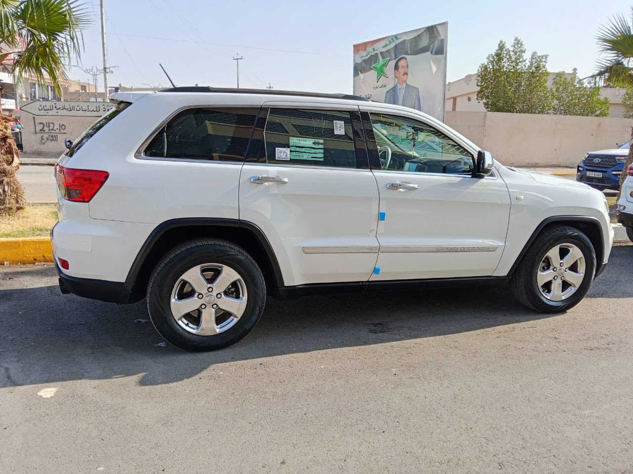 � للبيع جيب لاريدو موديل 2013 🔥
(خليجي )
السيارة نضيفة بي معنى الكلمه 

• كير ومكينة وحدادية شرط 100/100
• فول مواصفات
• بصمة تشغيل
• فتحة سقف
• كشنات كهرباء
• رقم بغداد الجديد
• السيارة باسمي شرط  التحويل مباشرة
..تخم تاير جديد 
الملاحظات:

 • ضررها جاملغ مبدل نفس اللون
 • بيها كرت بالبنيـد فقط

السيارة استخدام شخصي للي تعجبه يجي يفحصها. وعيوني اله

(عنوان السياره صلاح الدين تكريت )

📞 للأستفسار :***********
