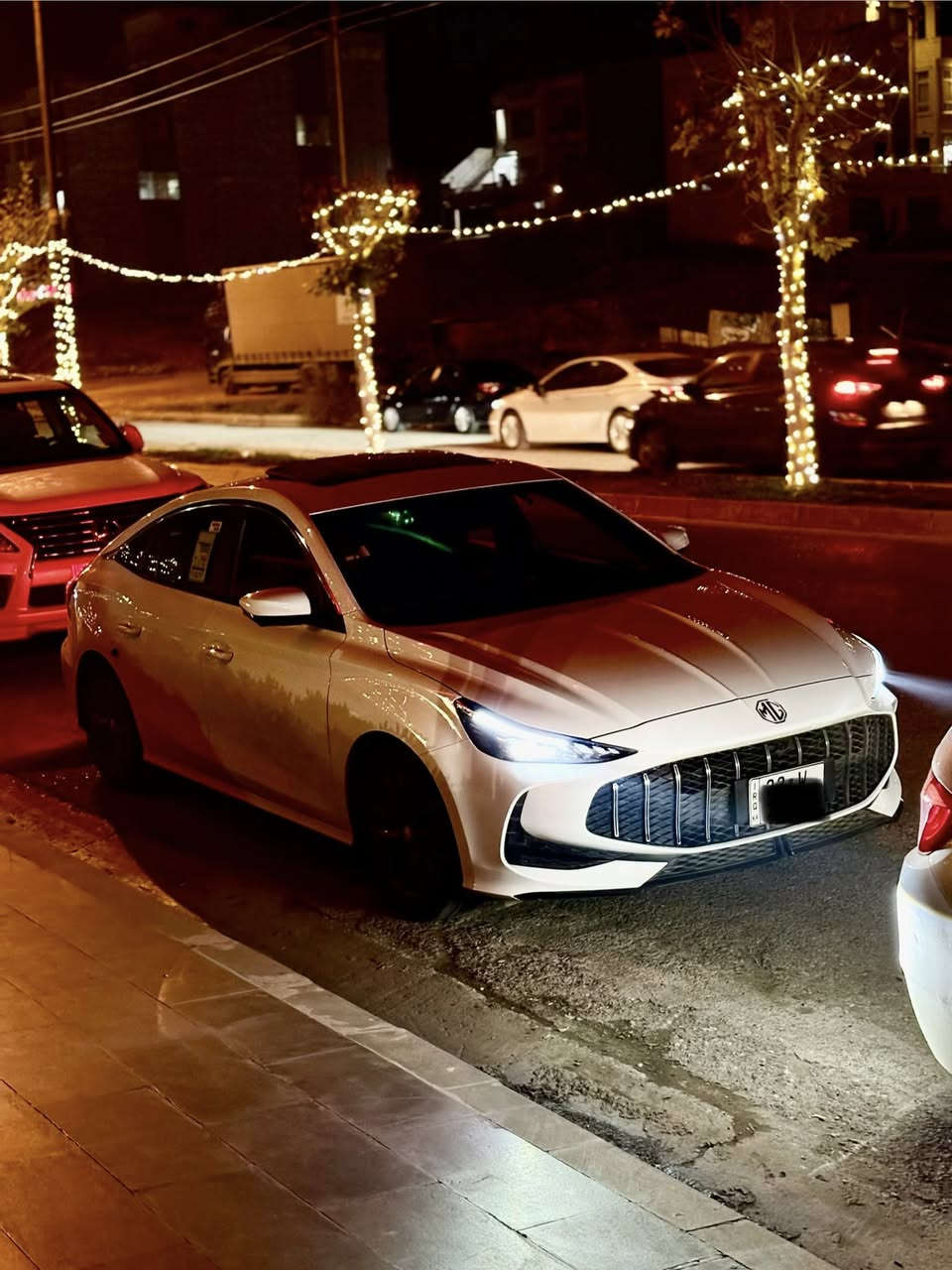 للبيع او مراوس 
MG - 2025 
لون السيارة ( ابيض ) 
مشي السيارة ( 10KM )
حجم المحرك ( 1.5 T )
رقم السيارة ( اربيل )

المواصفات ( فول 1/1 )
1-سلايد 
2-بصمة 
3-ويل كب كروم 
4-اشاير بالمري 
5-مري شفط 
6-لايت امامي ليد 
7-لايت زينون 
8-بك لايت ليد 
9-كشاف ضباب 
10-كامرات 360 درجة 
11-بصمة تشغيل 
12-بصمة أبواب 
13-بصمة صندوق 
14-مثبت سرعة 
15-كشنات جلد لونين ( احمر + اسود ) 
16-دشبول جلد مطرز ب ( احمر ) 
17-أبواب جلد مطرزة ب  ( احمر ) 
18-تبريد خلفي 
19-كيج ديجيتال 
20-شاشة كبيرة 
21-التحكم في التبريد من الشاشة 
22-SPORT 
23-كشنات تدفئة 
24-اوتو هولد 
25-هند بريك بصمة 
26-استيرن حرف D 
27-كار بلاي + أندرويد اوتو 

ملاحضة ( السيارة بدون ضرر وبدون صبغ ) 

السعر ( 122 ) وبيها مجال بسيط 

مكان السيارة ( موصل ) 
الأرقام 
***********
***********
