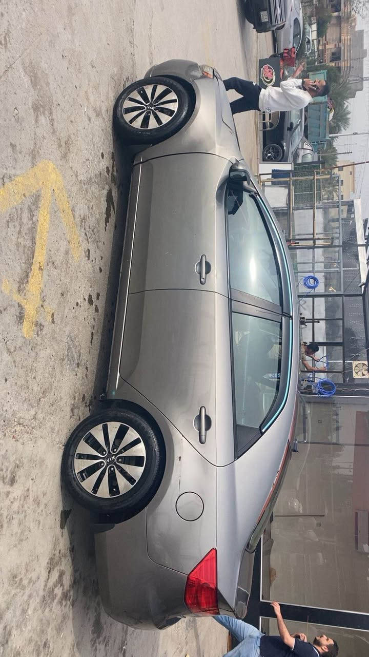 كيا فورتي 2013 للبيع
محرك 2000
فتحة سقف
مري شفط
تبريد خير من الله
ضربتها من امريكا جاملغ
وبالعراق الضربه اللي موضحه بالصوره ممصلحه
وباب السايق مبدل نفس اللون
رقمها بغداد الجديد
ومكانها بغداد حي الجهاد

للاستفسار اتصل عالرقم
***********
غير متراجد عالفيس Colombo, Sri Lanka
