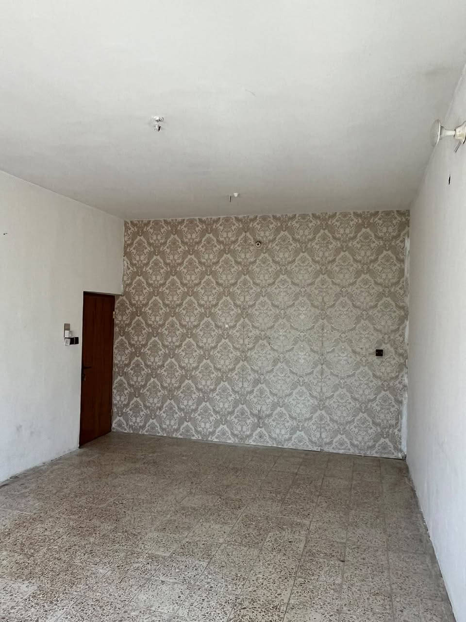 مشتمل طابق أول للأيجار في حي الخضراء يحتوي على 

غرفة منام مع صاله كبيره ومطبخ وصحيات 

للأستفسار الأتصال على الأرقام التاليه 
***********
*********** واتساب 

أو مراجعة مكتب عقارات ابو يوسف الواقع في حي الخضراء شارع معهد النفط قرب مطعم سيد صباح الياسري 

كما نستقبل جميع عروضكم وطلباتكم التجاريه والعقاريه
