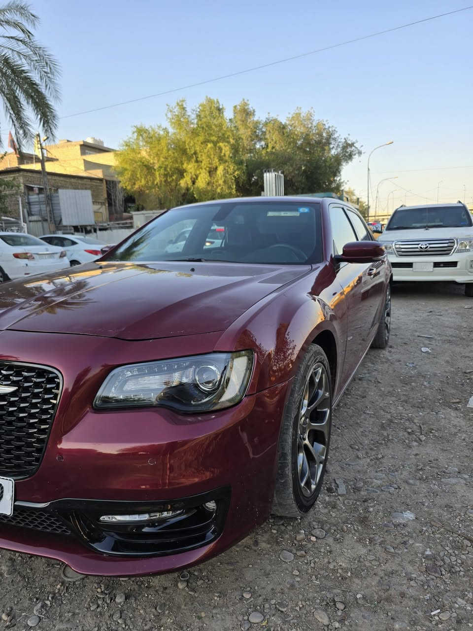 كرايسلر 300S (أوباما) موديل 2022
لون كرزي رقم بغداد باسمي تحول ثاني يوم  
دخول جديدي ضباط ماشية ٥١ميل

 ال (S) فول مواصفات 1/1 
فتحة سقف بانوراما 
شفتات ستيرن
كشنات سبورت جلد وتدفئة
وضع قيادة سبورت (Sport Mode).
سستم صوت بلادي ضخم مع دمام
رادارات جانبية (نقطة عمياء)
حساسات أمامية وخلفي  
والحادث بجهة السايق (جاملغ وبنيد وراس الشاصي بي تعدل )
الجاملغ مبدل ومصبوغ
البنيد نفسه مرجع تعديل بارد (PDR)
وسستم الإيرباك كامل 
مرجع بلادي وشغال 100%
***********
🟩 المكان بغداد الشعلة 
السعر ٢٧٠ وبيها مجال

