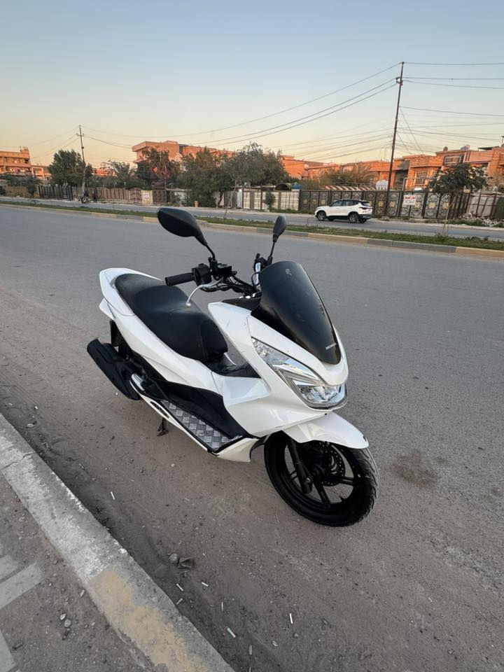 السلام عليكم للبيع بيسي اكس جيل الثاني ياباني دراجة حلوة وكلمة بلادية كفراتهة مكينتهة بلادي  تتفئة بل يدات حساسات شغالات دراجة كلش حلوة مرتبة مكينتهة شلعة ومعدل فول ماشية 48 الف. السعر مليون  / و 900  وبيهة مجال عنوان بغداد البلديات رقم ***********
