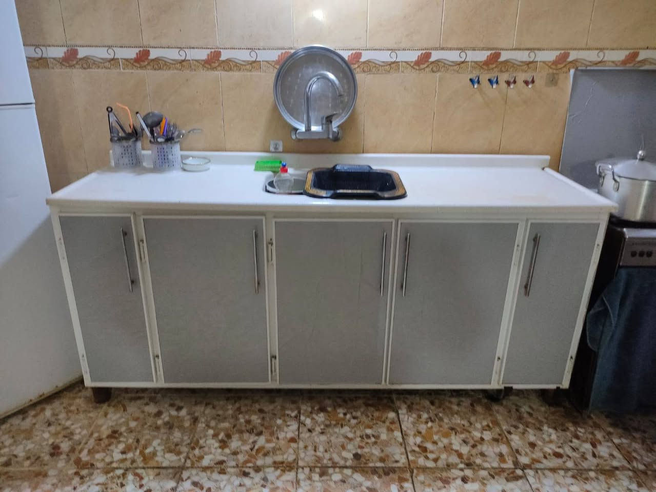 تخم 9 قطع ديوان نضيف اي ضرر مابي فقط رجل مال مقعد واحد الصغير فالته وموجوده  السعر 275 وبي مجال
كاونتر مرمر ابو السنك مترين ونص والثاني مترين ونص نضيف مابي اي ضرر فقط الباب مثل ما موضحه بالصورة ضربها طفل باطوبة ونكسرت تتبدل 
السعر 250 
تخم 9 قطع ديوان نضيف اي ضرر مابي فقط رجل مال مقعد واحد الصغير فالته وموجوده  السعر 275 وبي مجال


**إذا كنت صاحب هذا الإعلان وتريد حذفه لأي سبب، رجاءا أرسل رسالة إلى الدعم الفني**