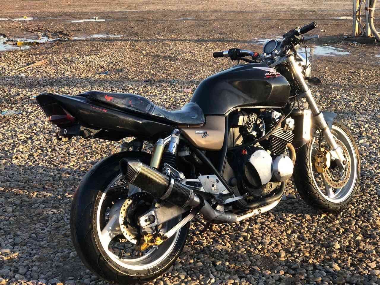 السلام عليكم 
سيبي فور جيل ثاني هايبر ١٦ ولف 
موديل 2007
اوراق كاملة مدفوع كمرك 
دراجه مكفوله من تنقيص وتبخير 
 دراجه تخبل مال جناي نضافه فول
عليهة صالنصه كاربون فايبر 
مكان واسط صويره 
السعر مليون 300 وبيهة مجال
رقم ***********
