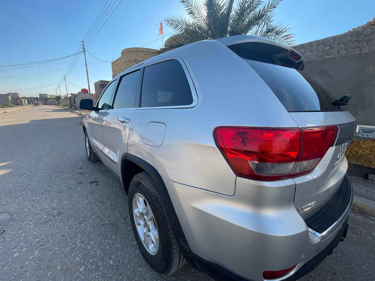 السلام عليكم 
للبيع فقط جيب كراند شيروكي ادوات ادوات كصة جنطة موديل 2012 لون سلفري متومة ارقام وسنوية شمالي على رقم الشاصي فول مواصفات لمتد 1/1 
فتحة سقف 
تحكمات استيرن
تدفئة تبريد بالكشنات
تدفئة بالستيرن 
حساسات خلفيه 
تشغيل عن بعد 
اشارة بالمري 
رادار امامي خلفي 
بصمة ابواب 
شاشة قلاب
 كشنات خزن 
ميموري عند وضعية الجلوس 
استيرن كهربائي
صندوق كهربائي شفط 
صوت دمام مجسم 
حداديه وتايرات جدد
مكينة هيمي
السعر 66 وبيها مجال  قليل حك الجيه مكان السيارة محافظة ميسان
***********
