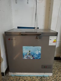عندي مجمده جديده للبيع مستعمله اسبوع فقط والله العظيم 350 وفيها مجال ت...