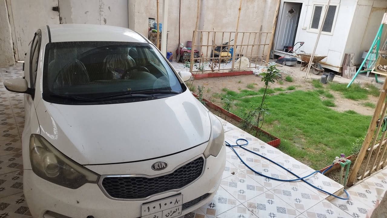 بيع مستعجل. . . 
‏بيت للبيع ركن ٢٠٠ متر  درجة أولى طابوق جمهوري(١٠٠ متر بناء ثلاث طوابق و١٠٠ متر كراج سيارة وحديقة) طابو زراعي سند ٢٥ إقرار محكمة من صاحب الارض ( السند) ٣٠ متر على طريق الزوار يصلح حسينية لخدمة الزائرين أو بيت سكن العنوان :  كربلاء   - قرب مدينة الزائرين  او مقابل جامعة كربلاء فريحه . .. عمود ١٢٨ / 
السعر : تجي تشوف وبيك خير و تدلل 
موبايل ***********
