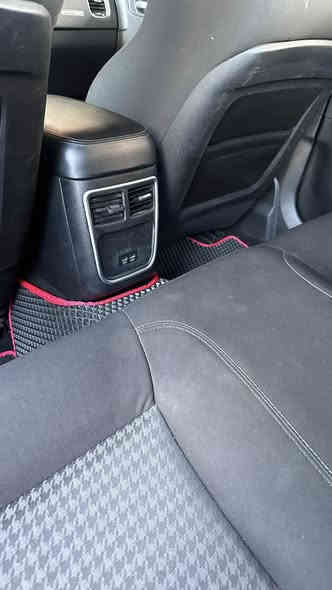 جارجر GT خليجي21 
بدون ايرباك 
ماشيه 52  ميل 
كشن مخمل حظن
كشن السايق كهرباء  
سلايد 
حساس خلفي 
تشغيل عن بعد 
بصمات عدد ٢ 
لون احمر طماطه 
عليه صيانه صدر كامل امامي وخلفي 
بيها حادث  ومبين بالتقرير 
وكافه كير ومكينه وتبريد
ويل ٢٠ مال GT  بلادي 
شاشة كبيره 
كار بلاي 
شفتات
كروز سرعه
سعر ٢٨٥ وبي مجال بسيط 
للتواصل خاص او واتساب 
***********
