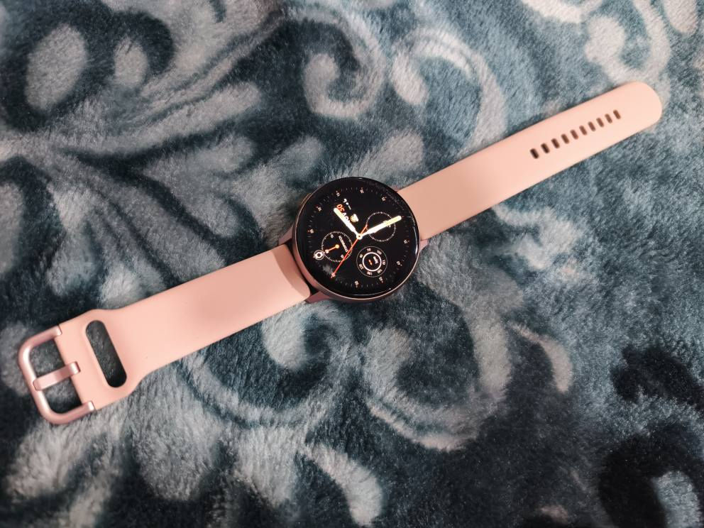 ساعة سامسونك
حجم 44
نظافة 100%
السعر 130
*********** بغداد, العراق
