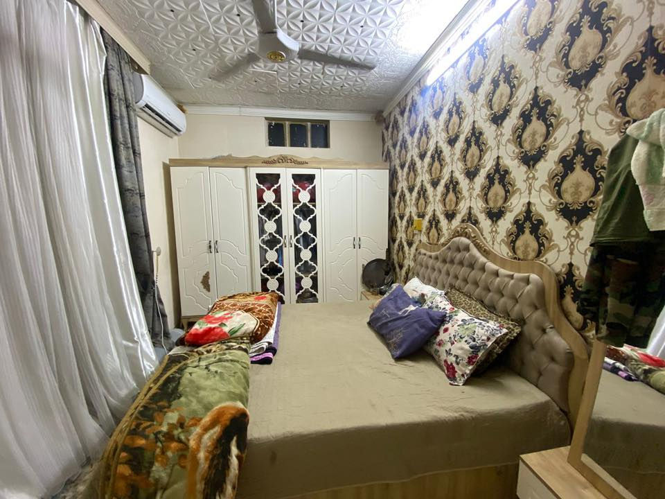 السلام عليكم
بيت للبيع منطقة الامين الثانية شارع نواب الضباط
قرب جامع الاسراء والمعراج
المساحة 130 م 
6.5 * 20
ركن منتزه
طابقين
صالة وغرفة نوم وحمامين ومطبخ ومنور
الطابق الاعلى غرفتين نوم كبيرة
للاستفسار الاتصال على الرقم
***********
