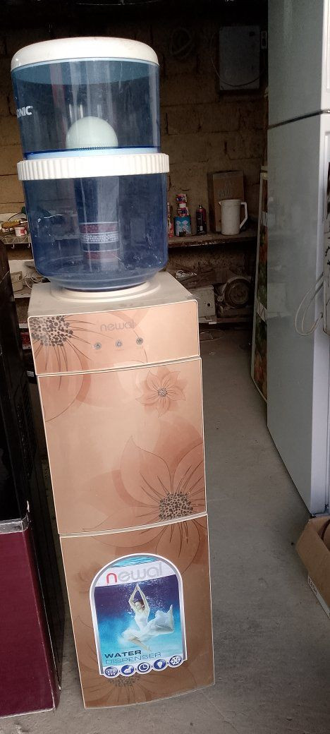 ثلاجات للبيع شرط وضع شركة ما مصلحات للتواصل *********** مع ضمان شهرين
