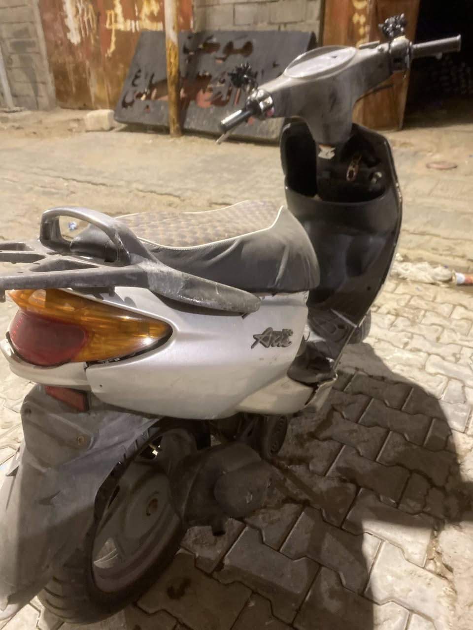 سلام عليكم درجه اكزاز نوع ياياميه خبط درجه مفتوحه الدرجه جاهزه من محرك وكلجت وبريك امامي وخلفي جدي كهربايت كله شغله كشن ينقفل اسيرن ينقفل عدالسرعه ولبنزين يشتغل جاهزه السعر 650الف وبيه مجال لطيبين ودرجه ماتعوبه التصل على الرقم ***********
