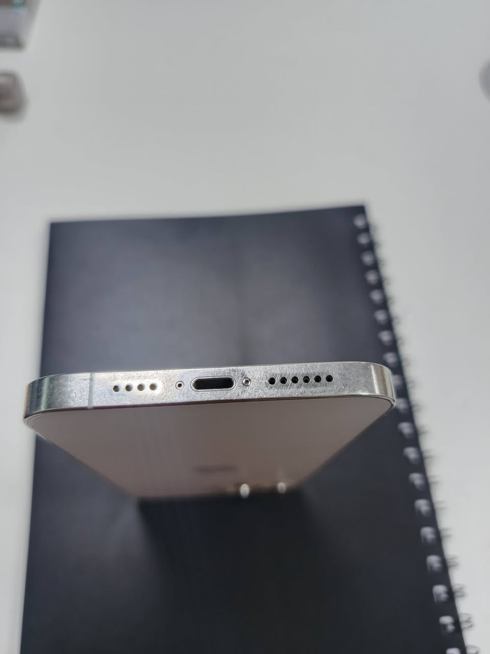 سلام عليكم ايفون 12برو ماكس نضيف
مبدل بطاريه اصليه فقط 
سعر 500 
***********
***********
