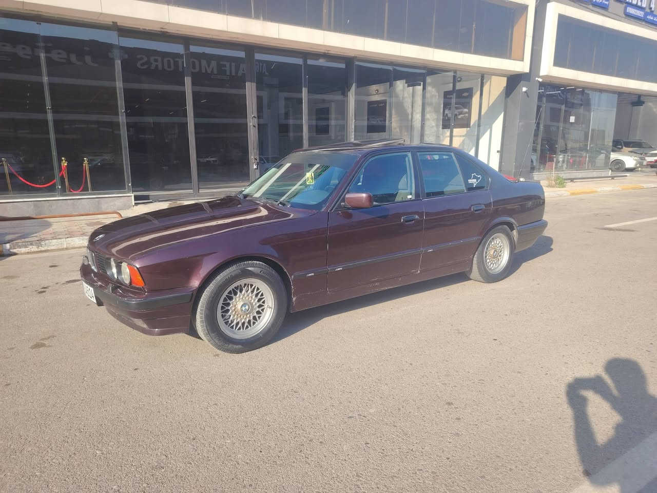 بيم 525
محرك جديد 
كير توماتيك كصه 
سلايت قفل مركزي
صباغ عام جمالية
بدون معجون
موديل ٩٣
رقم مصطره 
شرط التحويل
السعر٧٠ بيها مجال
***********
***********
