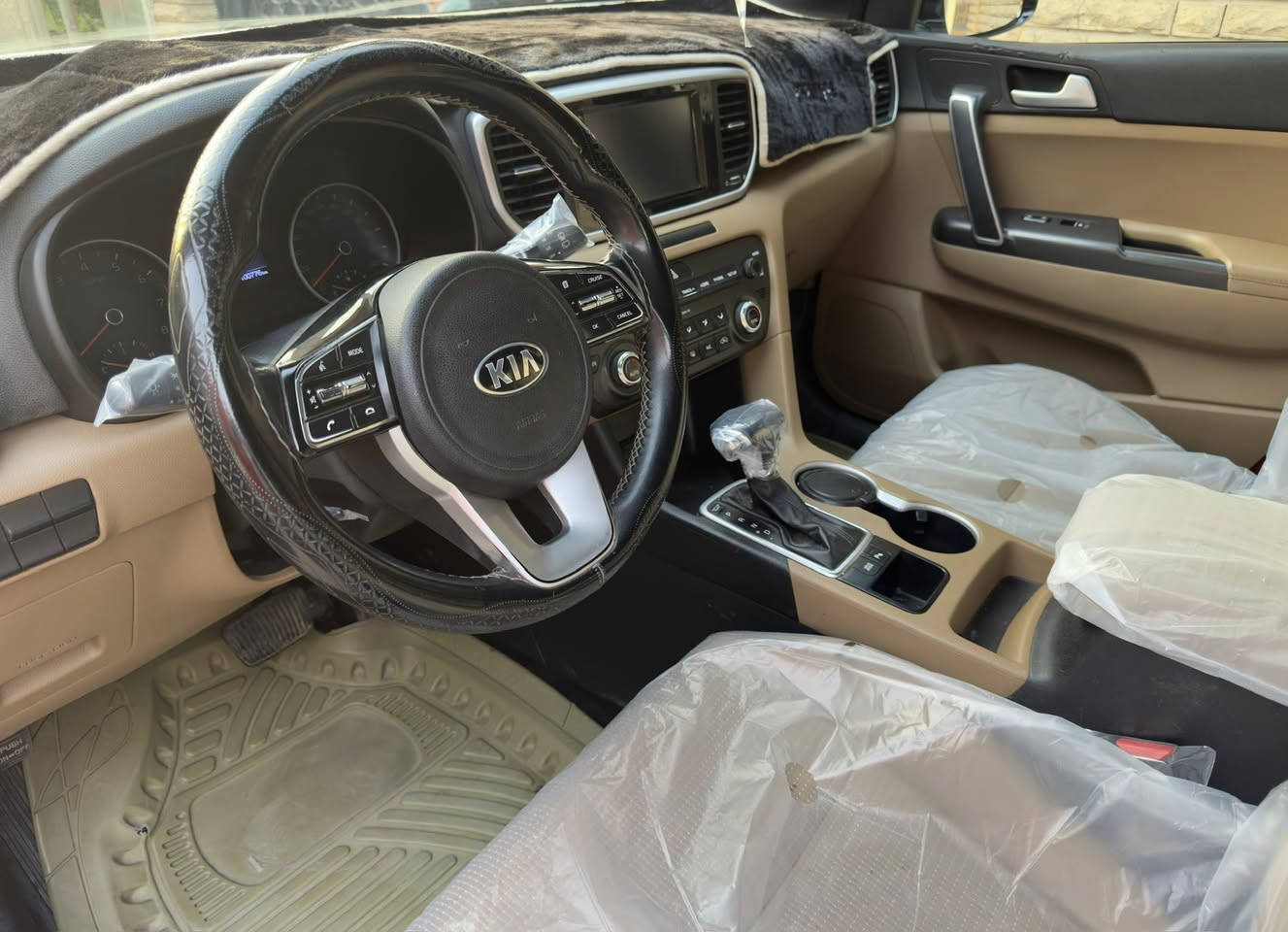 السلام عليكم سبورتج موديل 2020 وارد خليجي  كفالة عامة من الصبغ والتبديل فقط بارد بيها
مواصفات بصمة وتشغيل عن بعد حساس امامي وخلفي   شاشة جبيرة وابل كار بلي واريل نفكيشن تحكمات ستيرن داخل بيجي كير مكينة تبريد كلة جديد السياره باسمي 
السعر 195 وبيهة مجال
 مكاني بغداد القاهرة او حي تونس  *********** 
***********
