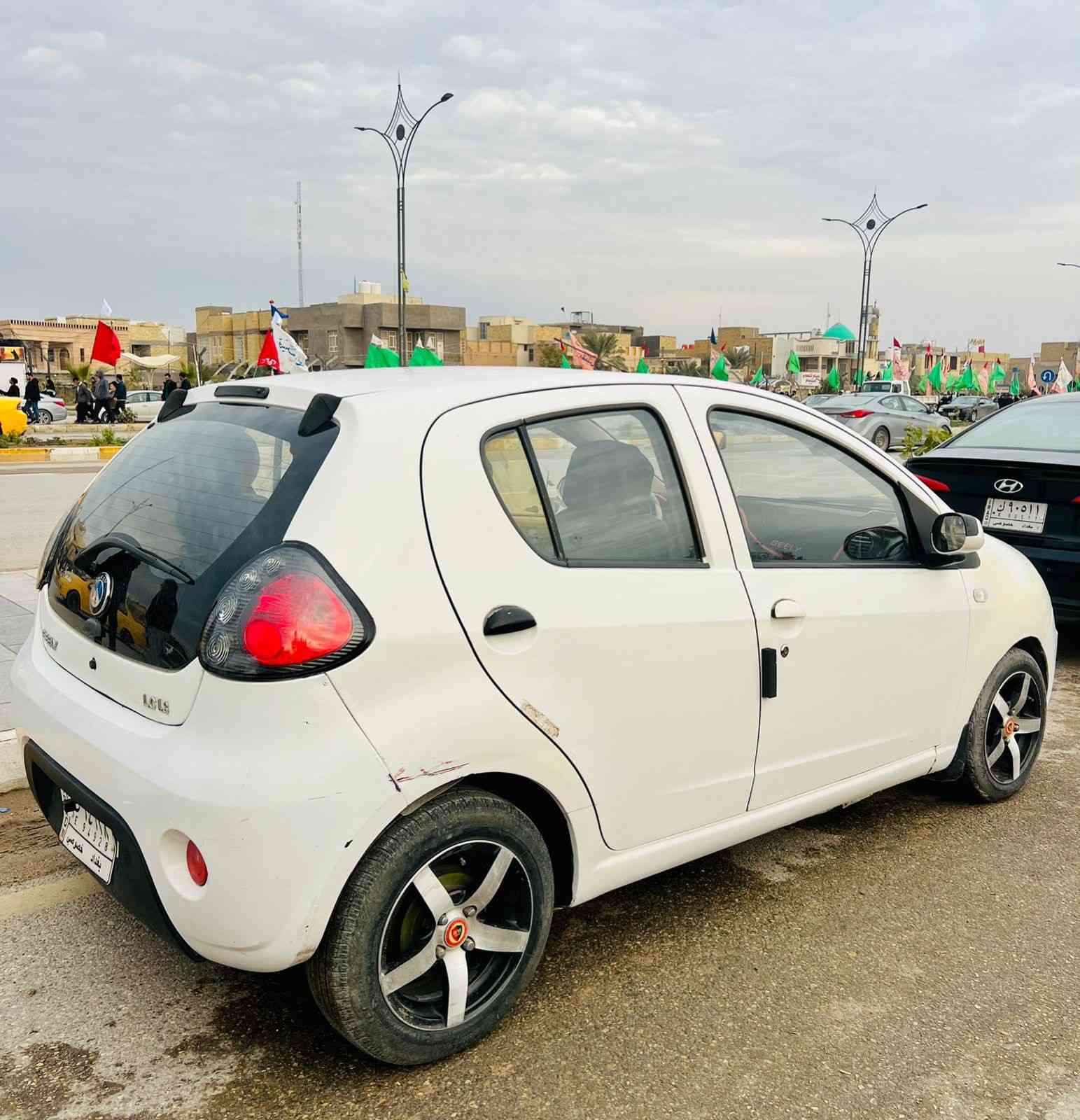 باندا  موديل ٢٠١٣
كير مكينه كفالة
رقم بغداد بأسمي 
مكان السيارة ناصرية
السعر ٥٢
***********
