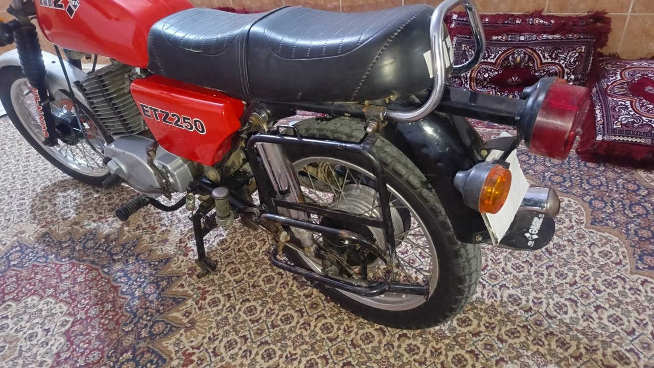 سلام عليكم هاي دراجه لبيع تريد رقم مثنى موجود بسمي  بدون هم ابيع دراجه كصه ٢على فتح دينمو ارميجر دراجه كامله ماتخسر عليه شي دراجه بيه لحيم بخشم قليل مكاني برميثه محافظه المثنى وهاذ رقمي وخاص هم مفتوح ***********
