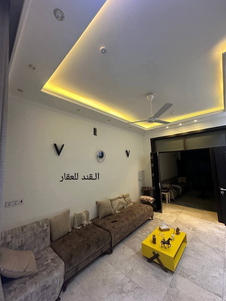 دار حديث للبيع #الـجـمـعية 
قرب صيدلية #مـّرحـبـا 
المساحة/140م 
الواجهة/7م 

يحتوي على 3 غرف نوم وباقي الملحقات 
 
#مكتـــب  #الــقنـد_لــلـعـقـار 
☎️

***********
***********

📍مـــوقـــعـــــنـــــا :
شـــارع الكــرامـة المــشــجــر - مـجـــاور الــــســرور
