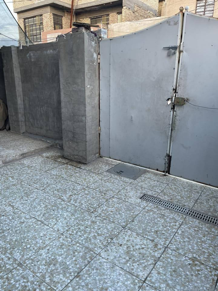 السلام عليكم بيت للبيع ⭕️
بمنطقه المخابرات بفرع مدرسه الابداع الاهلية سابقآ (مجمع الشهد) بيت ركن مساحته ١٠٠ متر واقع حال ١٢٢ يحتوي على٥ غرف نوم وصحيات خارجيه وداخلية وصحيات فوك مطبخ واستقبال وصاله للاستفسار ***********
