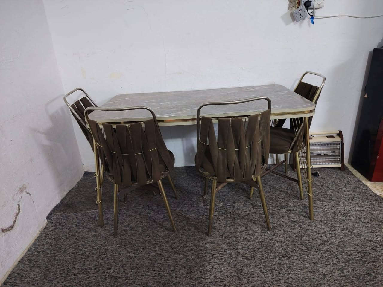 ميز طعام جديد ونظيف ومابي اي ضرر ب 150 وبي مجال


**إذا كنت صاحب هذا الإعلان وتريد حذفه لأي سبب، رجاءا أرسل رسالة إلى الدعم الفني**