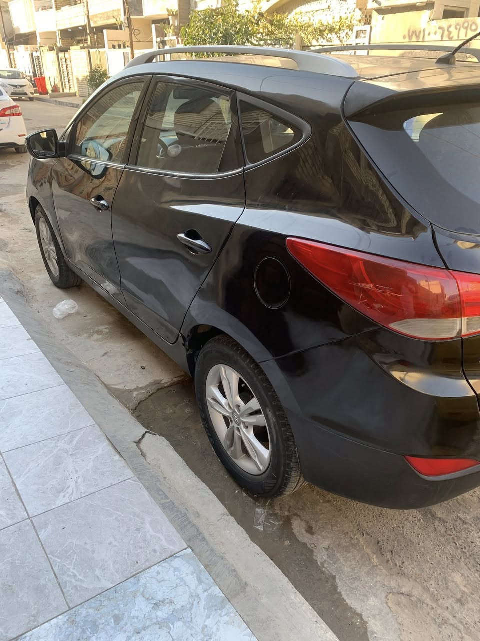 سلام عليكم توسان مديل 11/ بنرامه خليجيه صبغ باب خلفي وجاملغ بدون دواخل رقم سليمانيه رقم وهزه جديده بسمي السياره السعر 125 مكاني الشعب ***********
