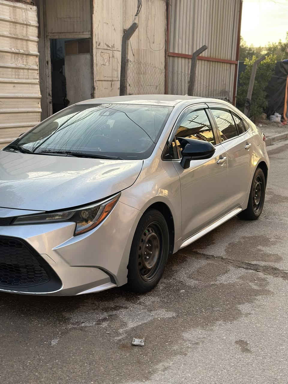 السلام عليكم 
كورلا  موديل 2020“Le وارد امريكي ياباني الاصل السياره ضربتها قبق جنطة ومبدل والباقي كفالة بجم كبس وبرغي ما مفتوح بيهة  
مواصفات السياره
محرك 1800
رادار
داخل لونين
تحكم ستيرن جهتين
مثبت سرعه
3 انظمة قياده ايكو نورمل
مانع انزلاق
مانع تصادم
لايت Led
تحديد مسار
اوتو هولد 
سايد بريك بصمه
شاشه كبيره كامرا
السياره كامله اي نقص مابيها وبأسمي تحويل مباشر رقم انكليزي الجديد هزه جديده 
ممشه السياره 120ميل وقابل للزياده 
السعر 138وبي مجال بسيط حك الجيه مكان السياره بغداد الحريه رقم الهاتف ***********ملاحظه موجود بيها سونار بيع فقط بدون مراوس
