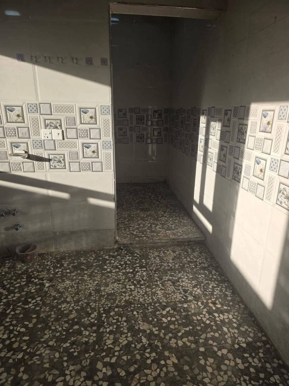 ‏الإيجار بيت طابق أرضي
‏حي الفلاح الثانية 
‏المساحة 110 متر
‏غرفة كبيرة وهول واستقبال ومشتملات ومطبخ بناء حديث
***********
***********
