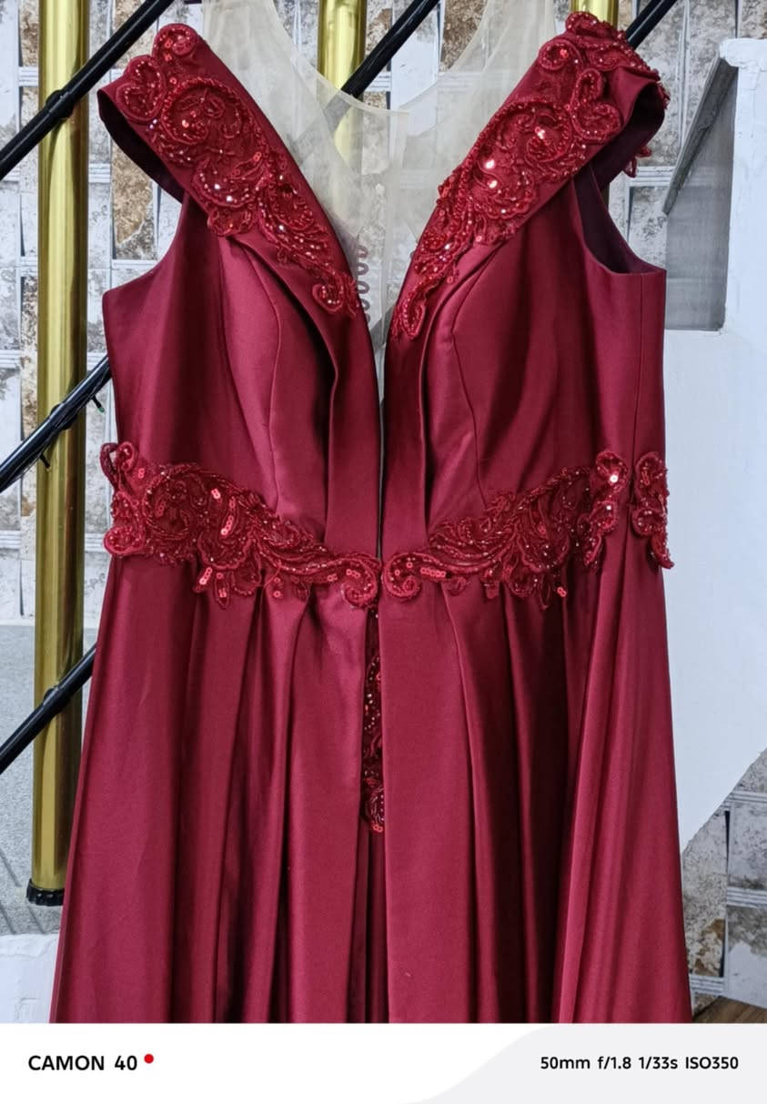 النجف مقابيل قريت غدير عامود ٣١٤ / قبل سنة شترتهن بس على حفاض كلش نضيف ألون ماروني  سعر الشراء ٩٠ ثنينهن سعر بيع ٨٠ /  بدلة سادة ٩٠ / فقط ٣ ساعات  / ماروني شذر ٥٢ قياس / وسادة ٤٢ قياسهة / يوجد توصيل نعم / السعر قابل للتفاوض نعم ‏ تواصل ‪***********‬‏  وتساب صورة للحجز والاستفسار التواصل مع هذا الحساب نسيم الورد
