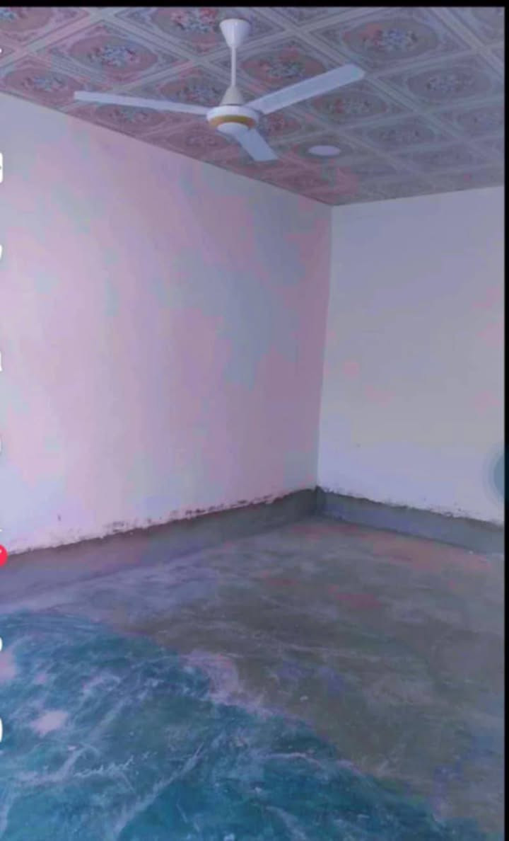 الدار للبيع 
الموقع الخلف الخضر 
المساحة 250
سقف ثانوي مجاري كامل وماء بس تسكن 
يبعد عن الشارع الرئيسي الصب 50 متر 
السعر: 33 وبي مجال 
الاستفسار اتصل على الرقم 
***********
