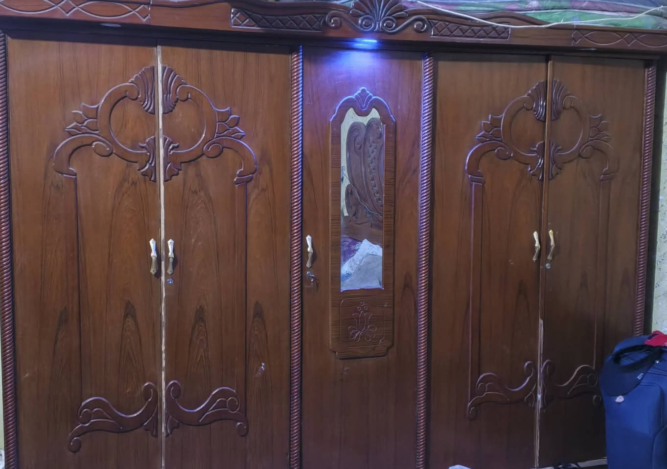 غرفة نوم مستعمل نضيفه تفصال نجار عراقي البيع متكون من 6قطع العنوان بصره أبو الخصيب الاتصال *********** بيه واتساب والسعر 700الف
