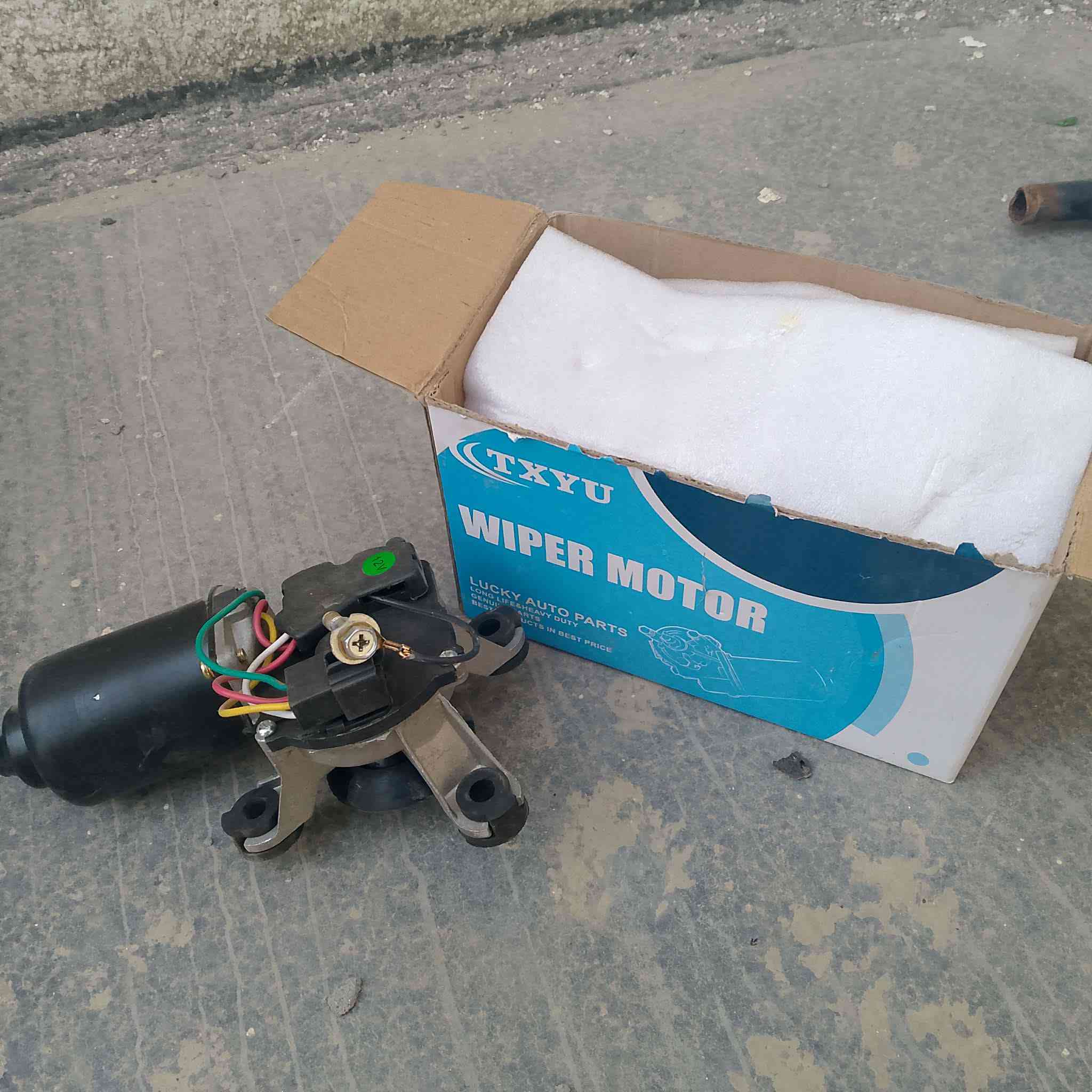 السلام عليكم من رخصة مدير الكروب
غراض سايبة لاستيكات ابواب الايمن عدد 2

ماطور ماسحة ومازدات عدد 2 

كلهن ب 20 الف

الاتصال ***********
