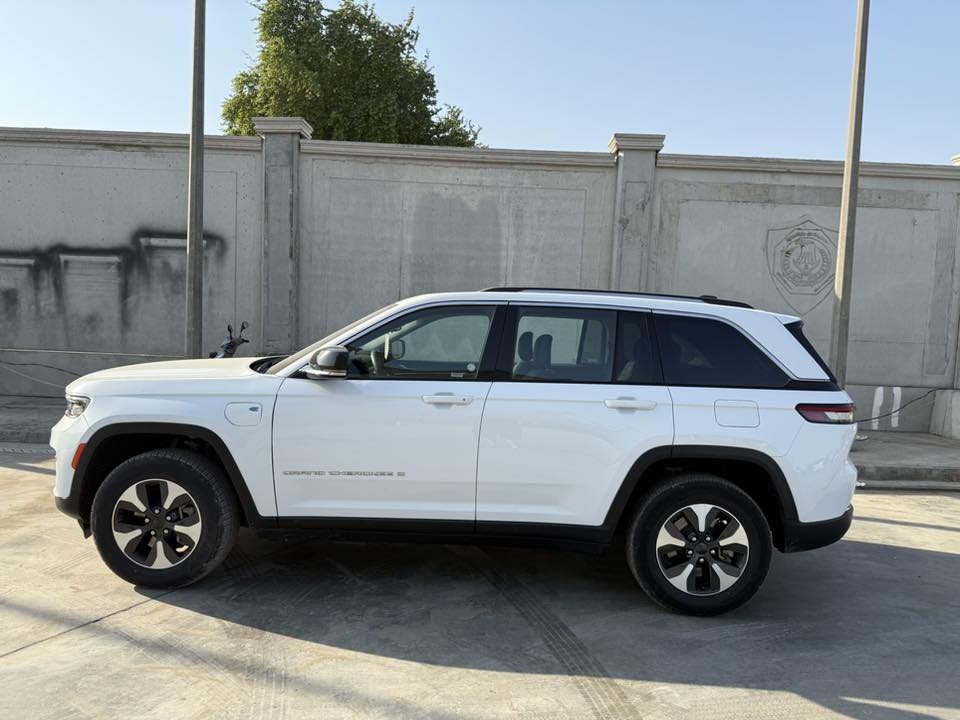 سلام عليكم
جيب كراند شيروكي لمتدد 2023
بانزين + هايبرد + شحن ( الشاحنه موجوده ) 
كامله مكمله على اخر حبايه 
مواصفات الجيب اللمتدد معروفه هوايه مو شويه 
السعر : 29,000$ ( بيها مجال )
للتواصل : ***********
