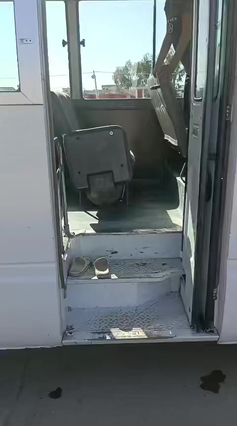 ***********
***********

2006

175
