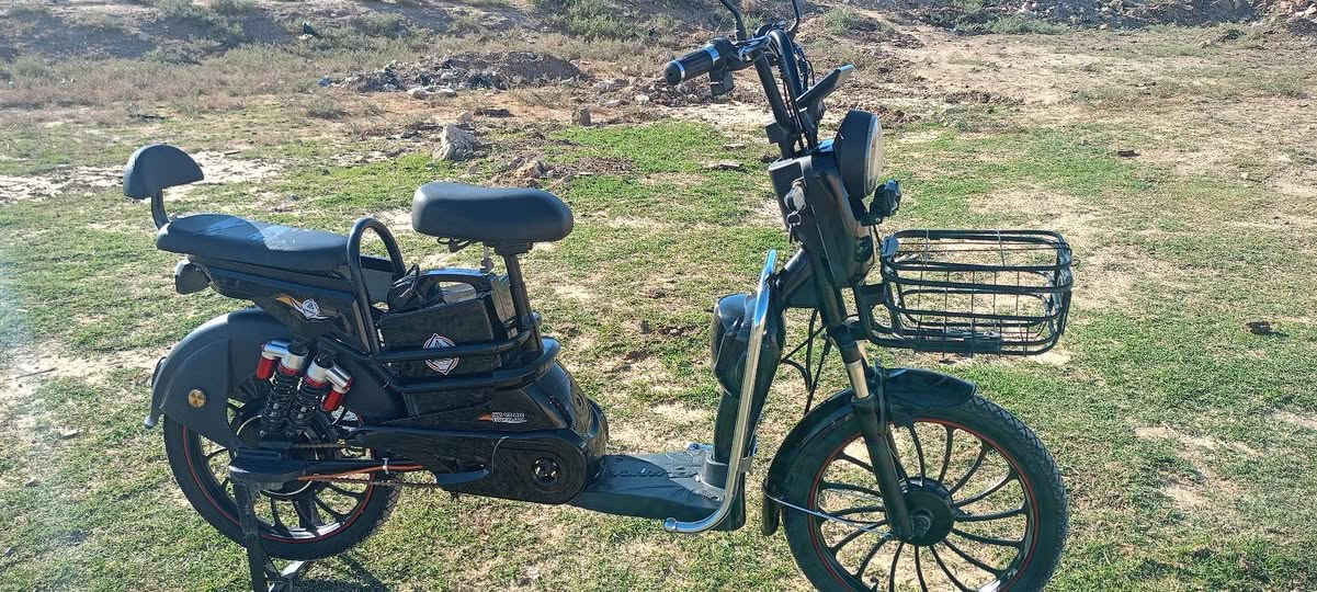 دراجه شحن للبيع
حجم 20
5بطاريات
سعر320 بيه مجال 
للتواصل ***********
